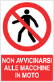 Cartello non avvicinarsi alle macchine in moto 149